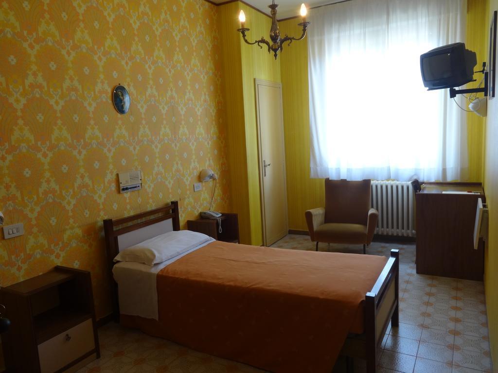 Hotel Saturno Chianciano Terme Exterior photo